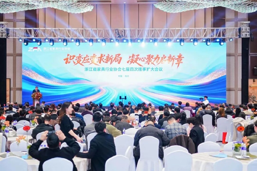 匠心铸就卓越|荣耀在线开户-荣耀(中国)
获浙江省家具行业协会“卓越企业”殊荣